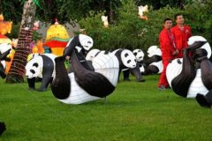 德國(guó)漢堡辦中華彩燈展 熊貓彩燈龍充滿中國(guó)元素